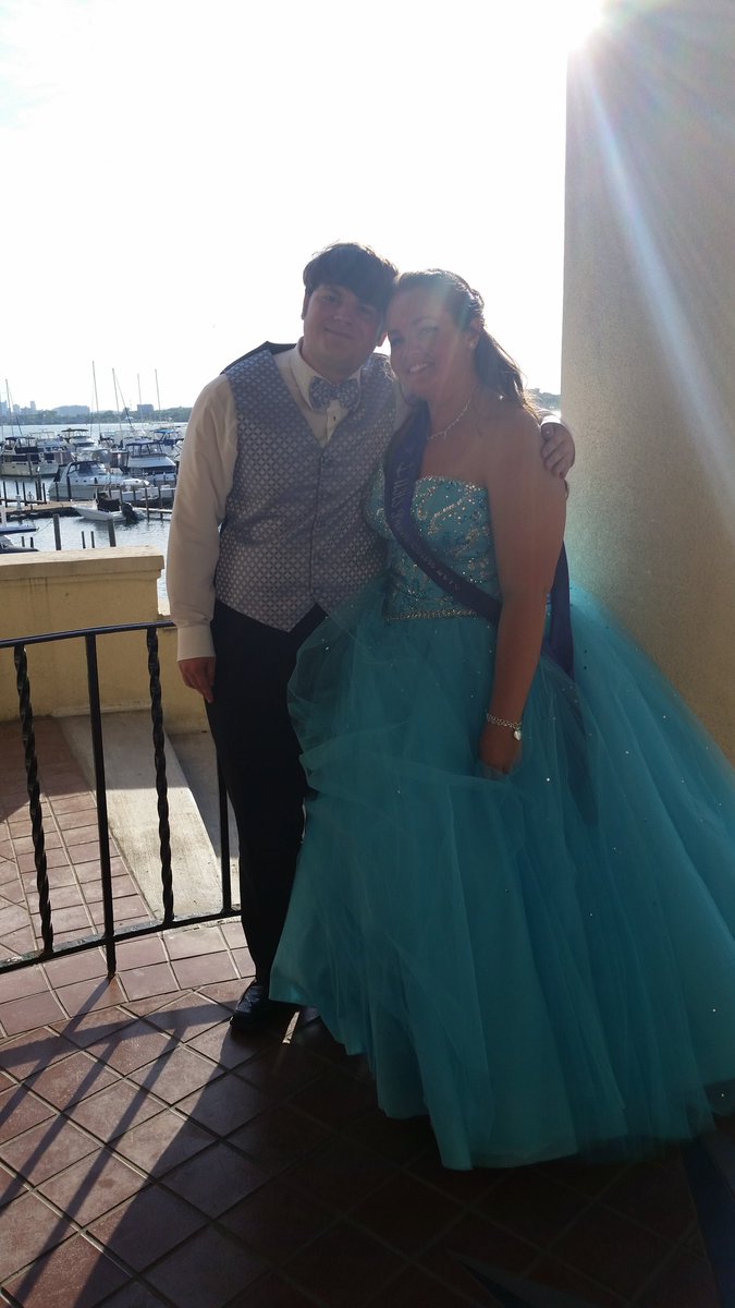 RykkiHannah0602's tweet photo. 😊😊😊 #ahs2016prom https://t.co/JSsvYGVd5I