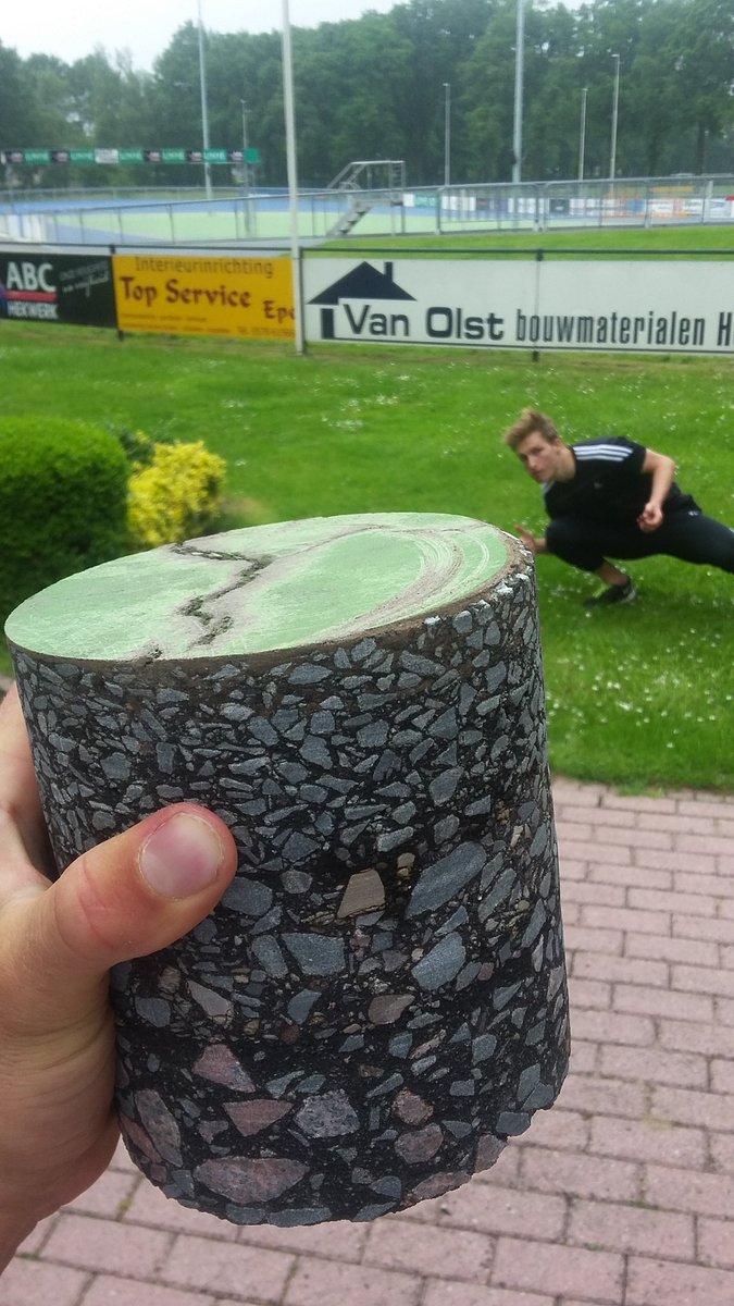 Even de baan monsteren om de wielkeuze te bepalen👓: #BOOMMAGIC #inlineskate  #SKOV  #NextLevel  #science  #Vesmaco