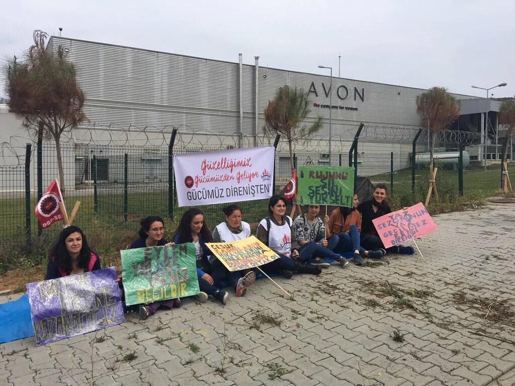 dokuz8haber's tweet photo. Sendikalı oldukları için işten çıkartılan 8 Avon işçisine #direnişlegüzel hashtagiyle destek kampanyası başlatıldı. https://t.co/MyTwEeq24i