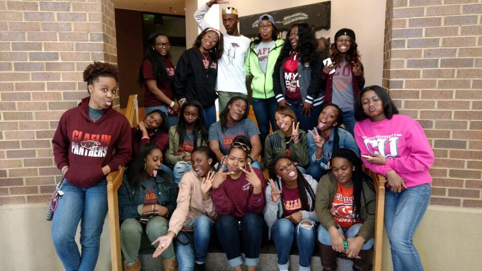 TishasaurusTV's tweet photo. #TBT w/ my CHEERPALS 🎀 #Claflin #Cheerpals 🐾 https://t.co/StESH1fENF
