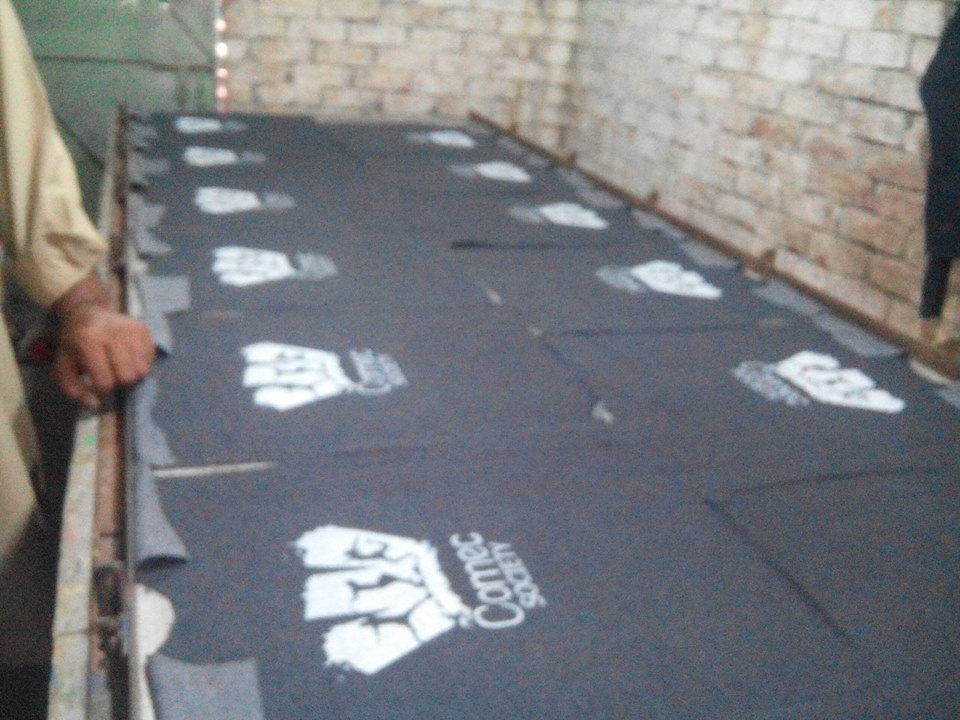 customprinting0's tweet photo. Garment printing at our setup for a client. If you want customized garments in bulk and save tons of money, DM us. https://t.co/vJzzk91qDE