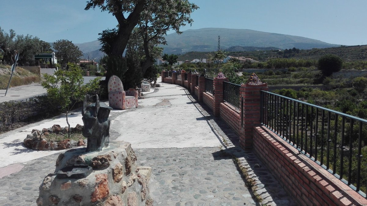 PadulOitProject's tweet photo. Paseo de las esculturas #melegis @ValledeLecrin @InfoLecrin https://t.co/Ed4VcTx3df