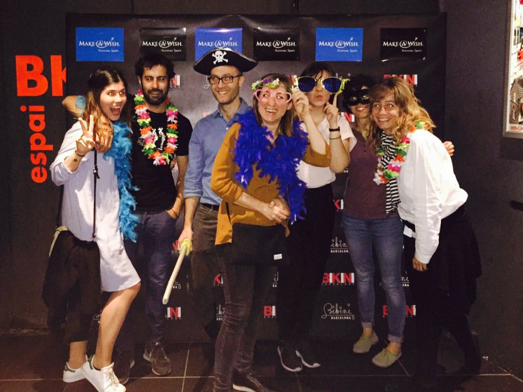 nomondesign's tweet photo. 🎵#equiponomon pasándoselo 💣 en el concierto solidario de @MakeaWishSpain en Sala Bikini 👯 #urband #barcelona https://t.co/V3wmXI0rHL