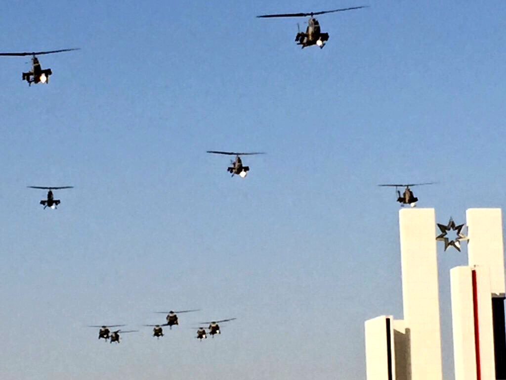 Aloquili's tweet photo. Royal Jordanian Air force airshow #ArabRevoltParade who contributed protecting #Jordan sky boarders #استعراض_العلم https://t.co/RyJwqTilTI