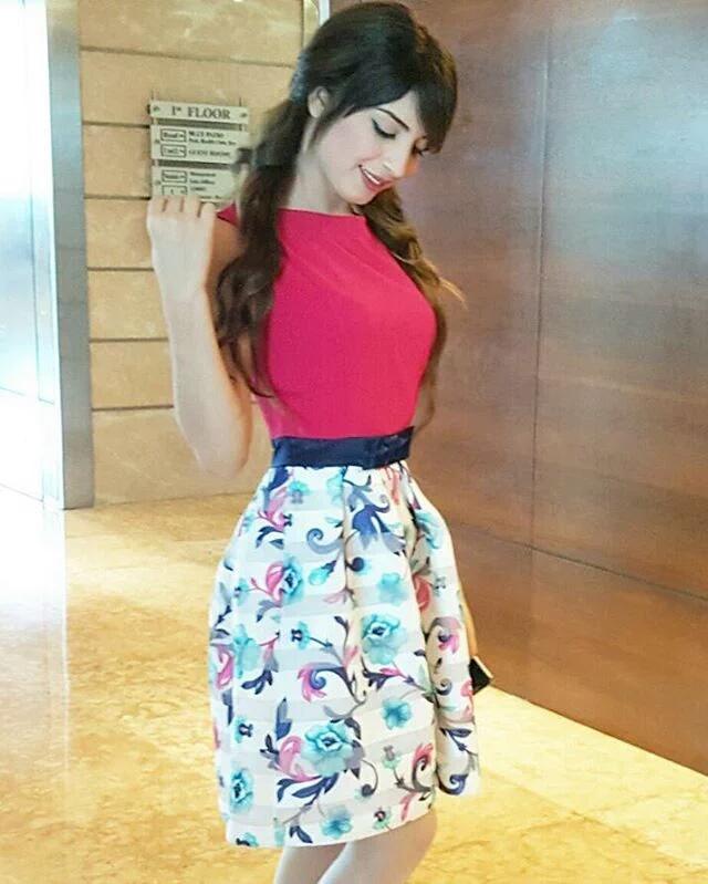 __Ikrame__'s tweet image. رااااااااقية يا سهى👌 😍 ❤ 

 #سهيله_بالالوان_الطبيعيه 
#SouhilaBenLachhab