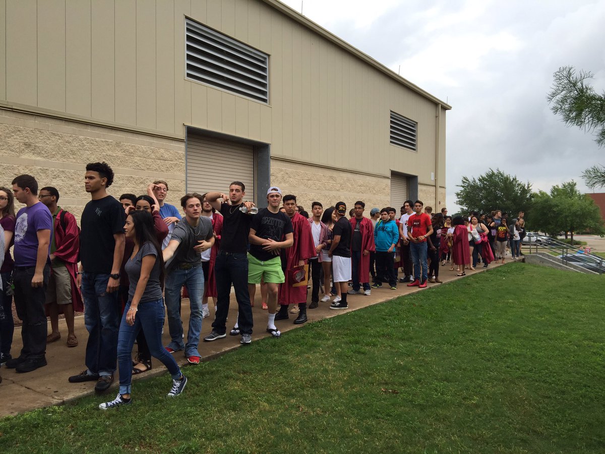 saginawhstx's tweet photo. Senior cook out 2016! Can't wait until Sunday when it is official. @EMSISD @LParkerEdD #wersaginaw #shsshines https://t.co/mhP2I3VSUh
