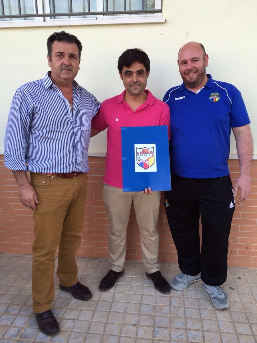 #FOTO del autor del escudo, <a href="/fcocorcab/">Fran</a> ,  Antonio Castillo (Presidente) y <a href="/jesus_mill/">Francisco Jesus Mill</a> (Directivo). ¡Gracias Fran!