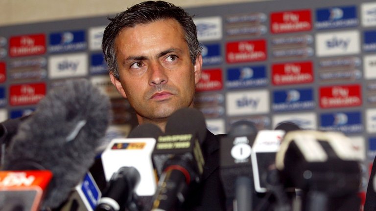 SkySportsPL's tweet photo. Will Jose Mourinho be the 'Special One' for Manchester United as he was at Chelsea? https://t.co/F1vG4D40hB https://t.co/t7qlxes47r