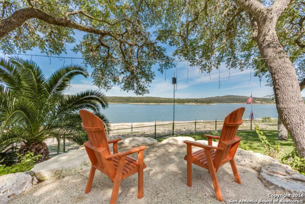 9 waterfront homes for sale at the completely full Medina Lake