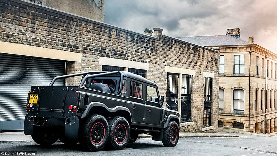 Gritdirect's tweet photo. @AKAHNDESIGN @LandRover #LandRover This would make an iconic #Gritter ❄ https://t.co/O2R2oUiAXe