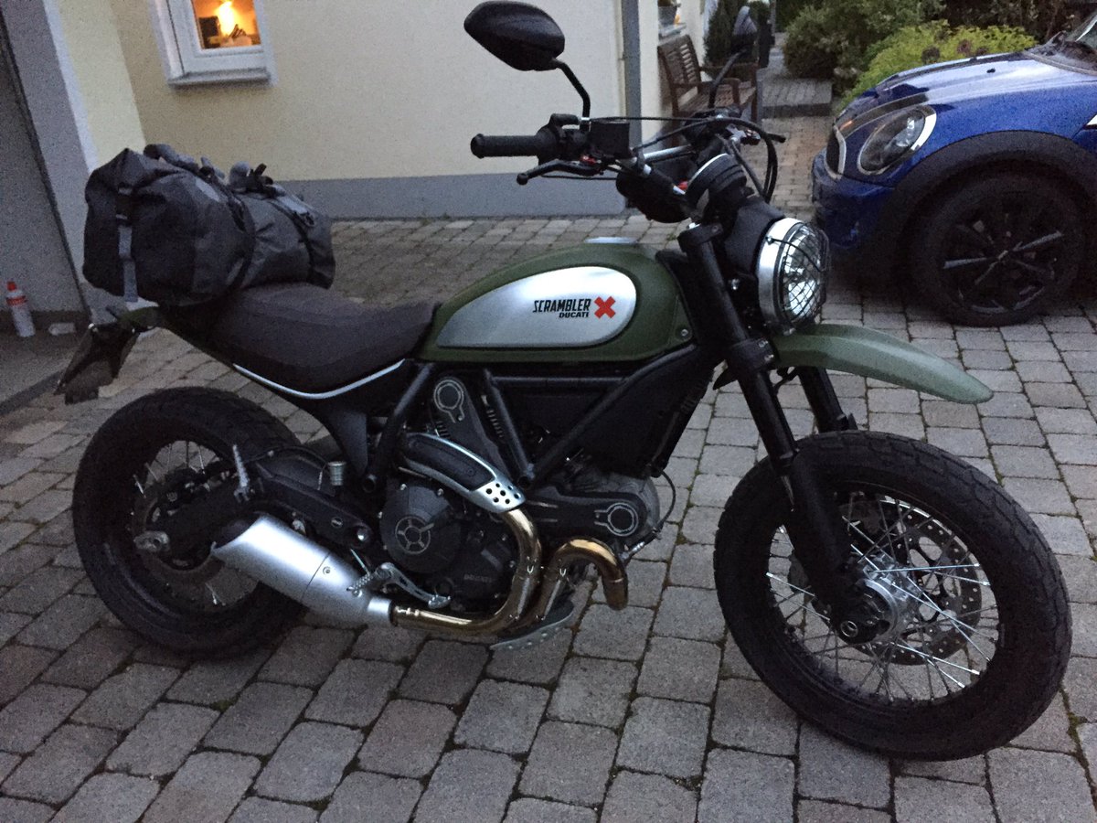 HilburgerS's tweet photo. Fertig zur Abfahrt für die #emcsternfahrt @DinkoEror @ZurawskiMichael #emcrocks https://t.co/cBJAkYibG9