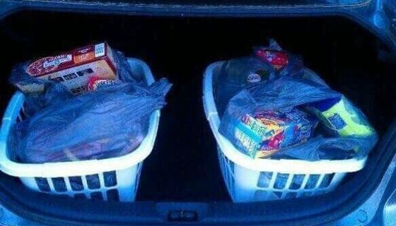 GroceryOutletCA's tweet image. Guilty of the bag balancing act? Put laundry baskets in the trunk so you only have to make one trip! #HelpfulHack