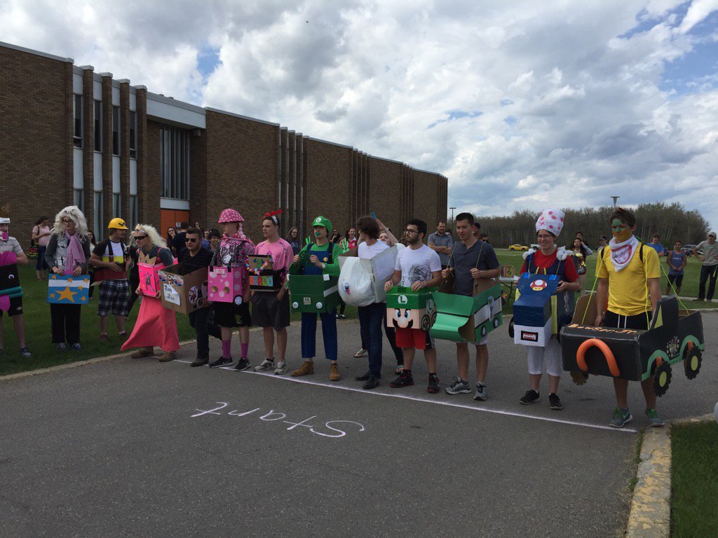 mhaczkewicz's tweet photo. Heat one, grade twelve!  #yrhs Mario kart https://t.co/VJuqJBnPjy