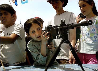 GuanSan's tweet photo. This is simply wrong #peace #war #education https://t.co/Ru88UF6U5L