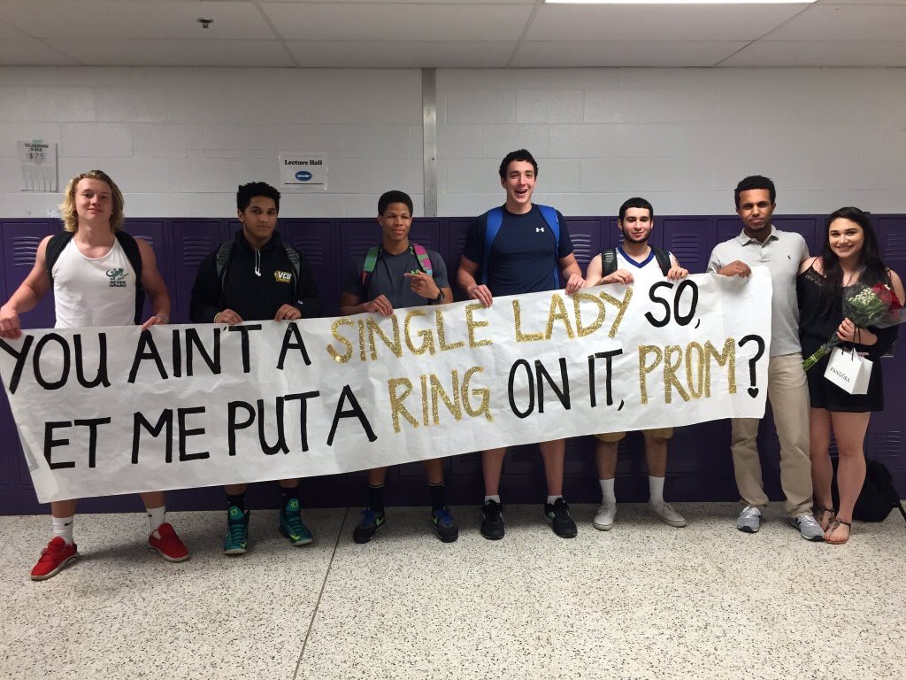 Promposals! tweet media