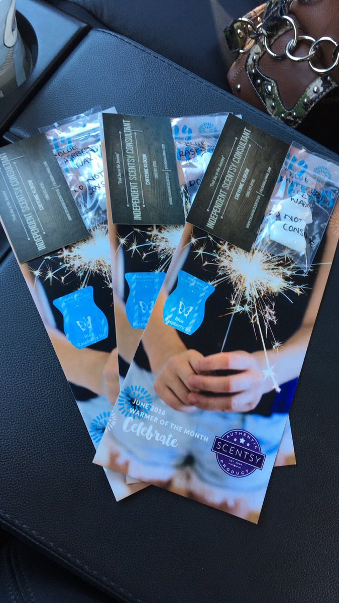 cheyschiller's tweet photo. Free samples anyone? 🙃 #blueraspberryice https://t.co/z4BagaRTgl