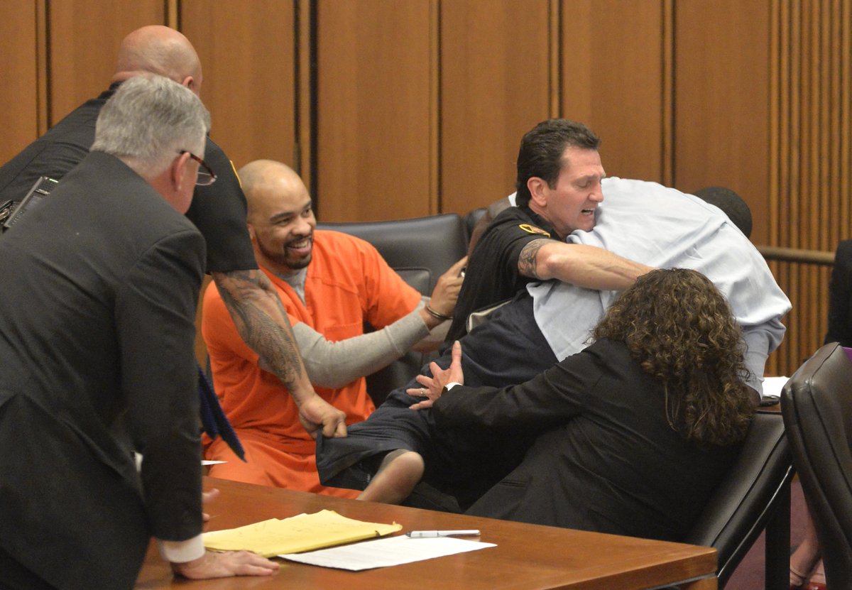 There was ruckus in Cuyahoga County court today as a serial killer was sentenced to death. ow.ly/ly4x300RAfB