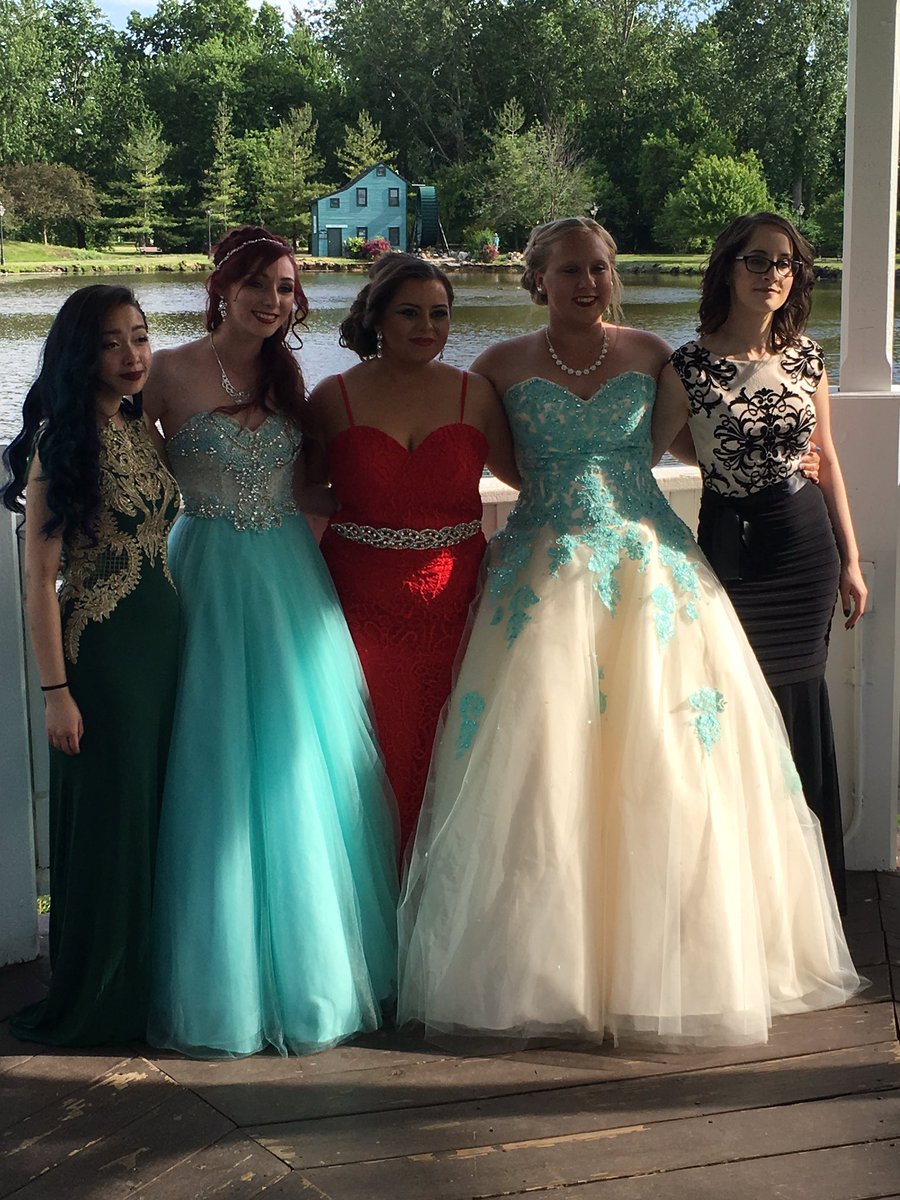 Jessssica_Lynn_'s tweet photo. #ahs2016prom https://t.co/1hoVEk4f8m