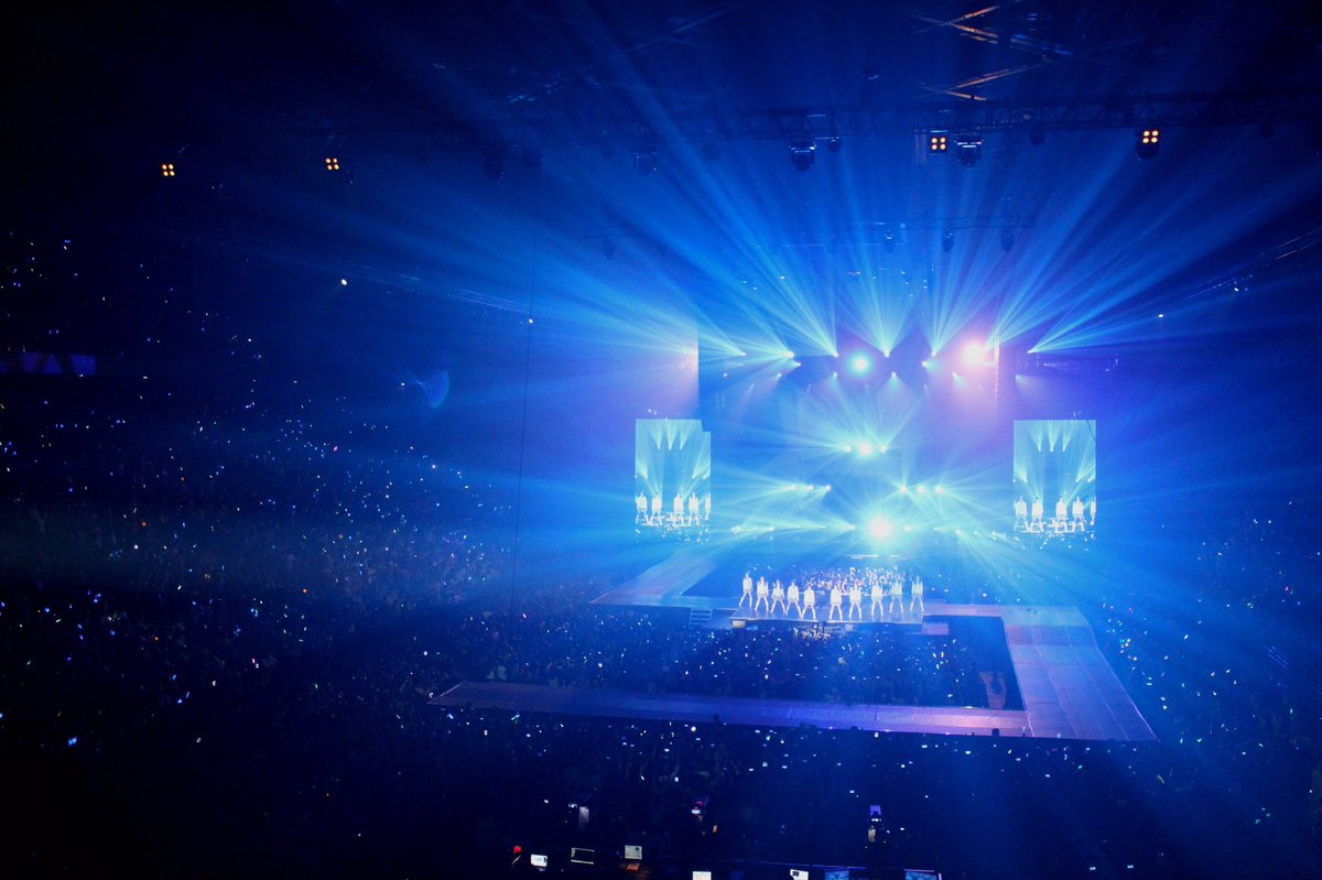 MnetMAMA's tweet photo. [#KCONFrance] Look how your voices made the artists dance and sing their best. It surely was such a scene! #KCON https://t.co/GAyBnhWdnh