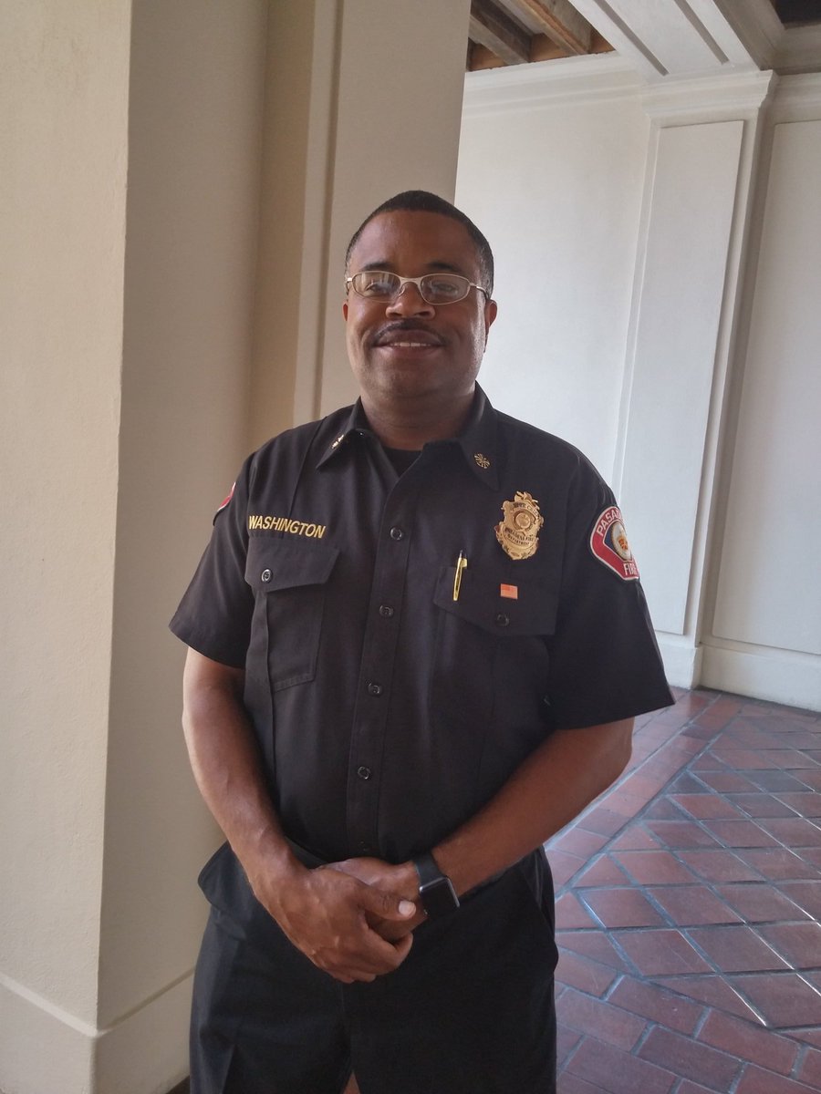 PasadenaGov's tweet photo. @PasadenaFD Chief Washington #WearOrange #WearOrange2016 https://t.co/6laHfRg1Xm