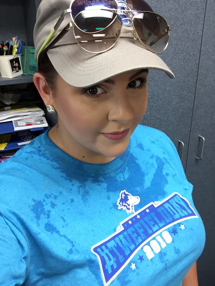 MsAmberLindsey's tweet photo. We had a BLAST at field day today!Soak Ms. Lindsey (4x) = Goals #twefieldday #twehowl https://t.co/fmVKtgXllf