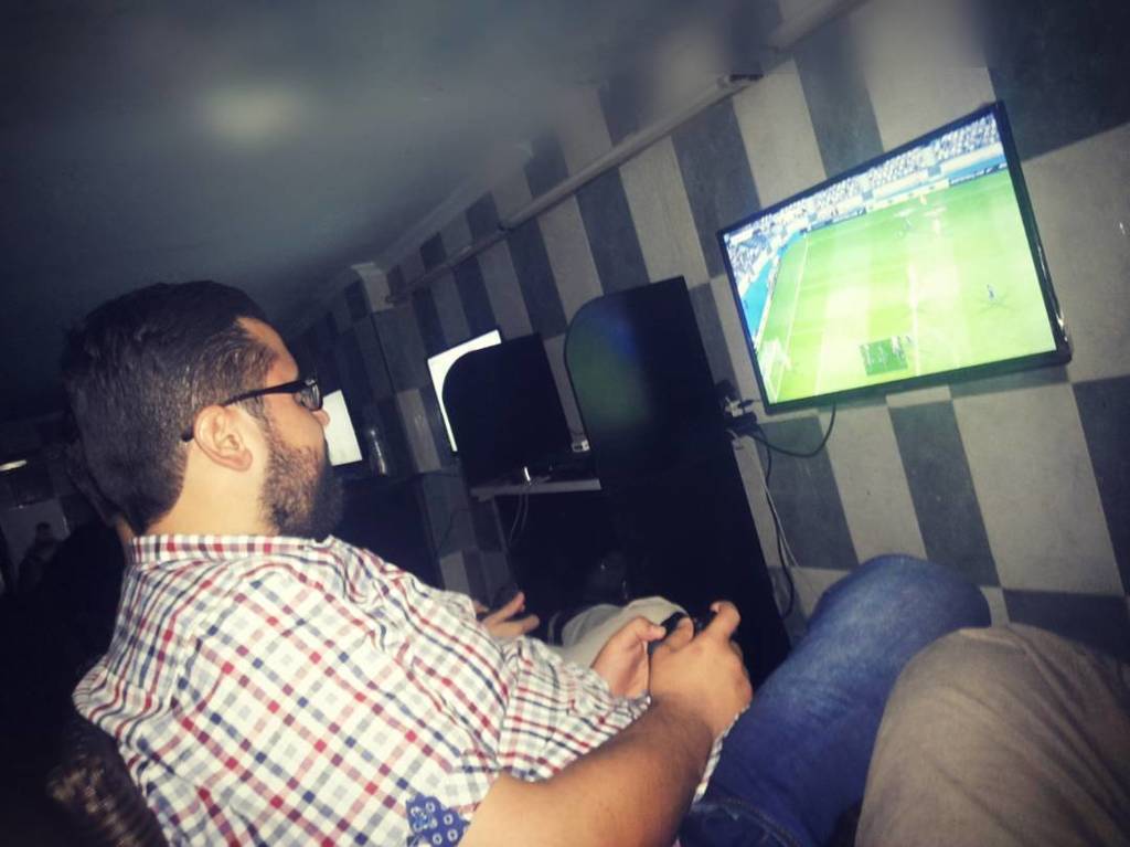 InstaLatakia's tweet photo. #me #frend  #fifa #fcbarcelona #vs #realmadrid 😁 #instagramers #instalike #instagram #syri… https://t.co/KxlQORTfPr https://t.co/OqdqsTq07z