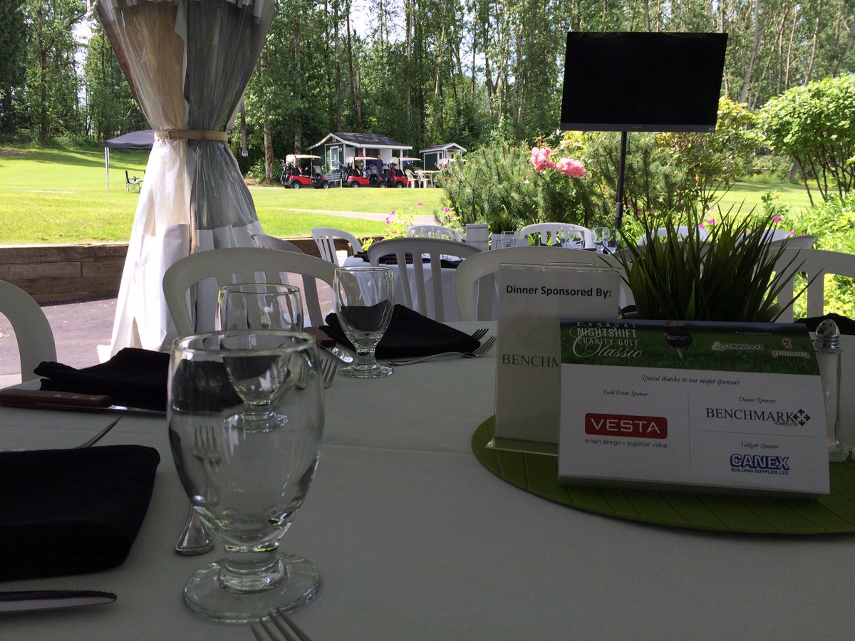 NightShift_SM's tweet photo. The BBQ is open, enjoy your meal courtesy @Benchmark_Homes our gracious dinner sponsor. #NS2016Golf https://t.co/5MjcdBIDxZ