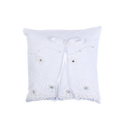 NunukiShop's tweet image. Wedding cushion with lace And Tie In white tuppu.net/3e5d123d #etsyrt #LinenCushion
