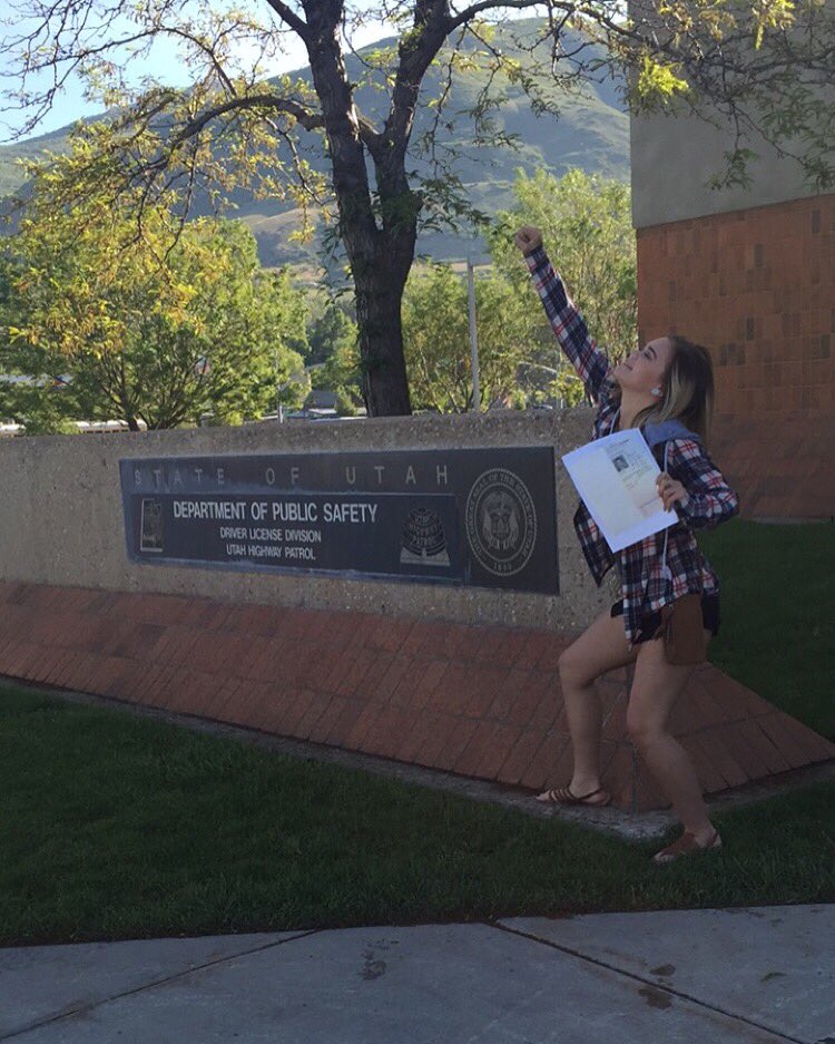 JessicaTod's tweet photo. your girl got her license!!!! π#idriveaminivan https://t.co/JLfwaHs4k1