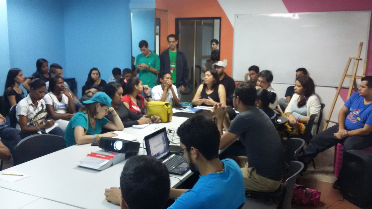 ANOTATE_VEN's tweet photo. Hoy | 1ra reunión del equipo Nac. con equipo de CCS y responsables parroquiales @ciudadjuvenil #ContactoConMaduro57 https://t.co/9o2QmpCKvV