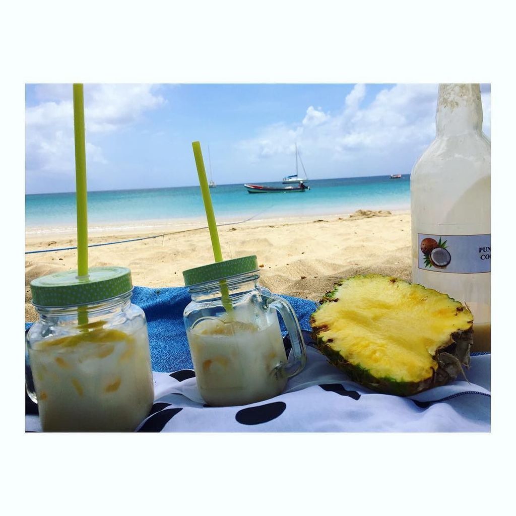 Yumhbox's tweet photo. #martinique #fwi #evasion #punchcoco #ananas #sea #bluesky #friends #niceday #ig_martinique #inlove #beautifulplace… https://t.co/b9QgNkTfTR
