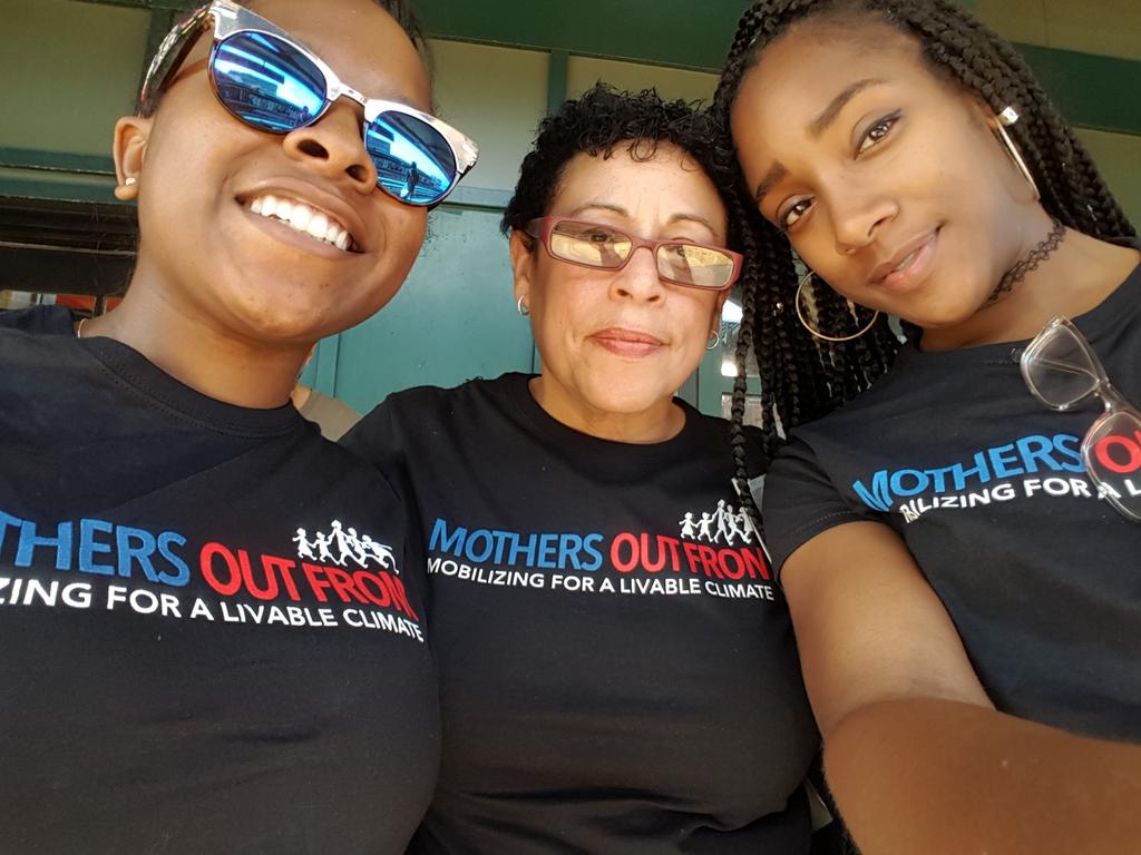 Ameikashay's tweet image. @MothersOutFront heading to #NYC for the #rally on #CleanEnergyStandard asking for @NYGovCuomo to #WinWindNY