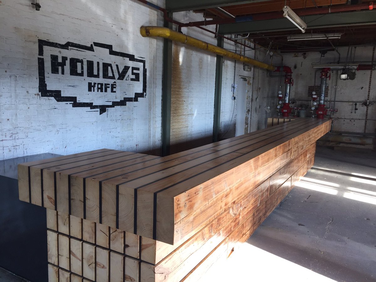 Bar @KoudijsKafe <a href="/mengfabriek/">De Mengfabriek</a> geheel van hergebruikte materialen....and then some! #circulareconomy <a href="/cirkelstad/">Cirkelstad</a>