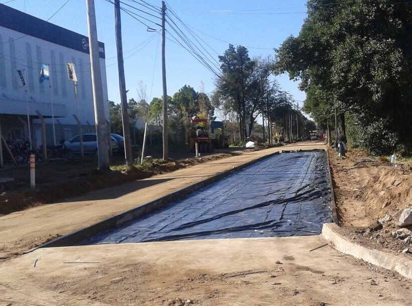JJuaneda's tweet photo. Avanza el asfalto en Los Boulevares, aquí sobre Bv. Rivadavia.
Obras y servicios que llevan progreso a la ciudad. https://t.co/sm8vp2VzOk