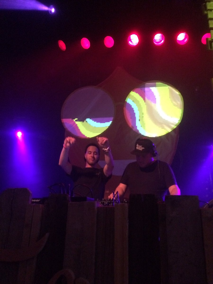 Timmie90's tweet photo. Ze zijn heel heel slecht #feecie #tututututuuuuuu #feestjesvanmichaelentommy https://t.co/vTorVYwRv3