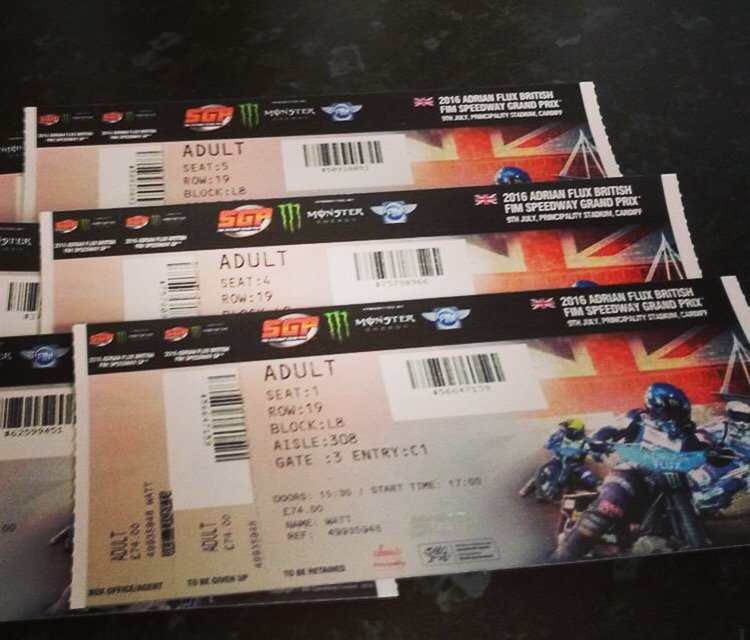 deannasmithX's tweet photo. Nearly that time again 🐝🐝🐝 #speedwaygp https://t.co/io6eE9ASrl