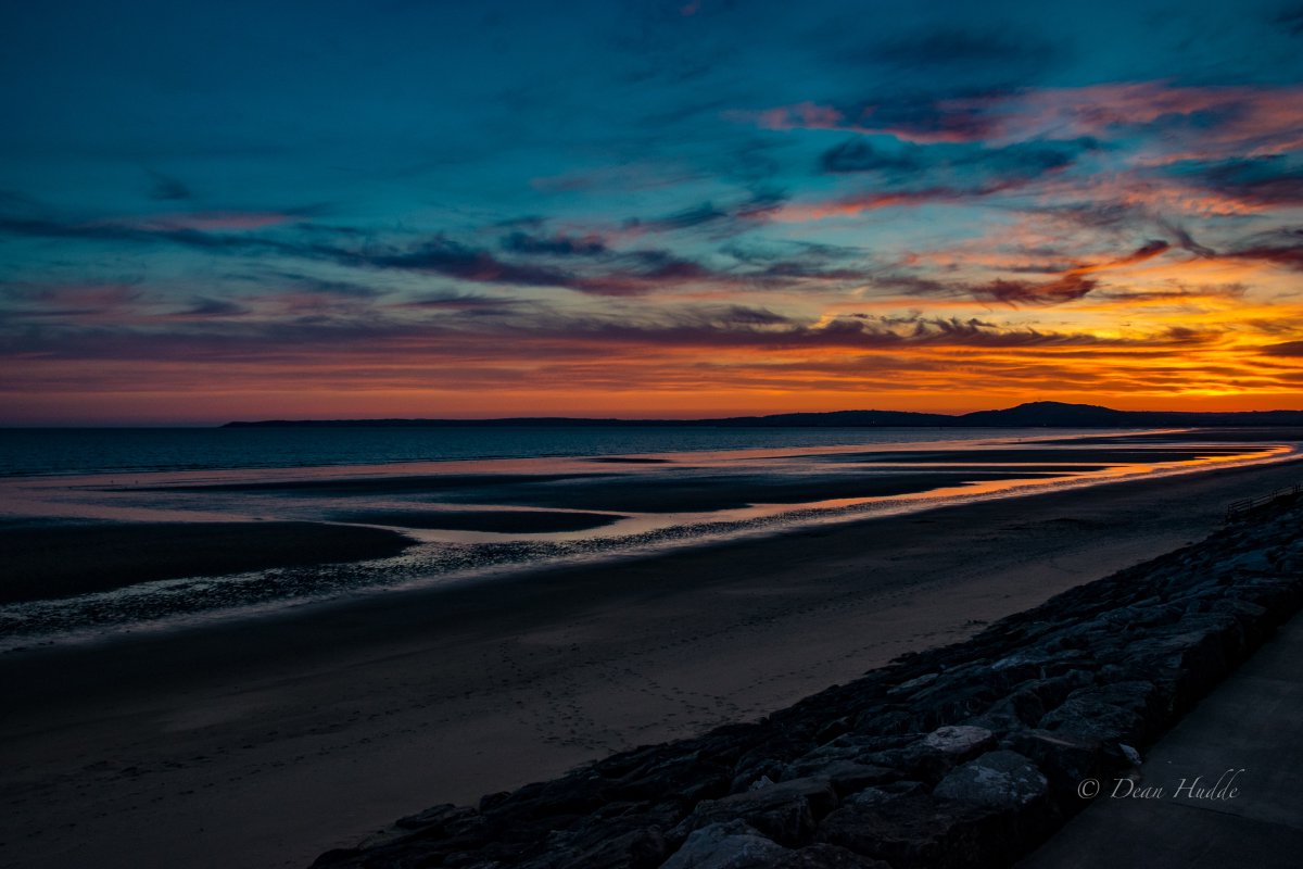 Tonights amazing #sunset Aberavon @NTWelshCoast <a href="/beauty_wales/">Beauty of Wales</a> <a href="/DerekTheWeather/">Derek Brockway - weatherman</a> <a href="/SouthWalesPics/">South Wales Pics</a> #Photopraphy #Summer