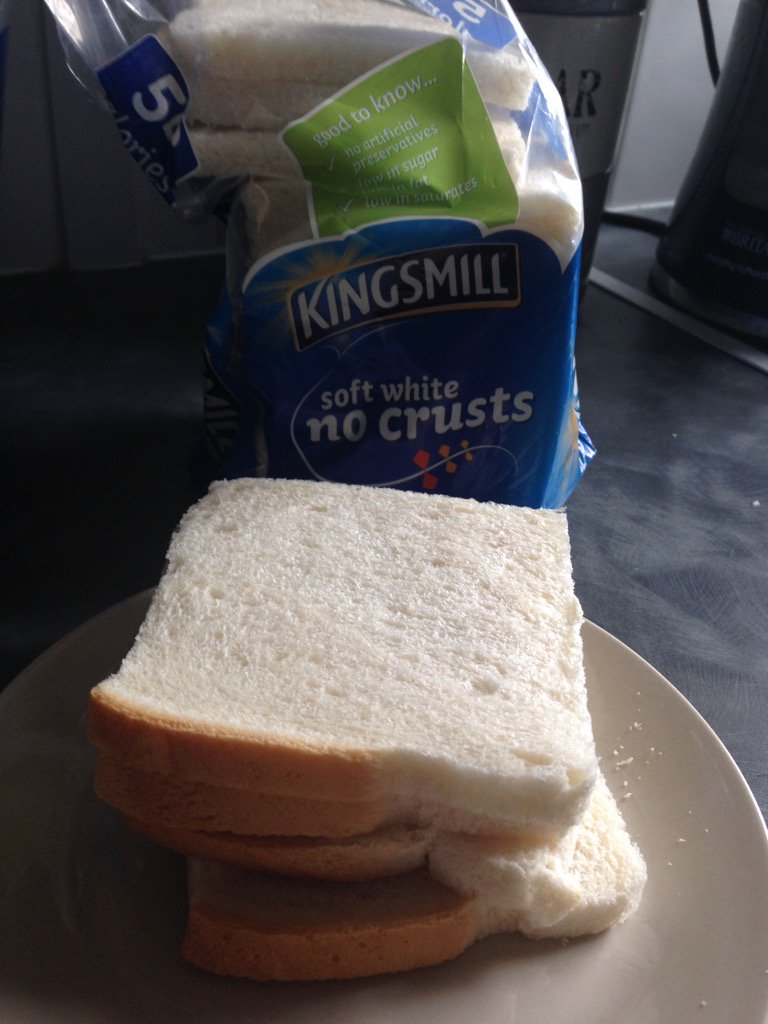 XxOohlalaxX's tweet photo. #kingsmillbread I was faced with a shock earlier while preparing avocado on toast for my son. CRUSTS! https://t.co/dDCb2Qz8Xp