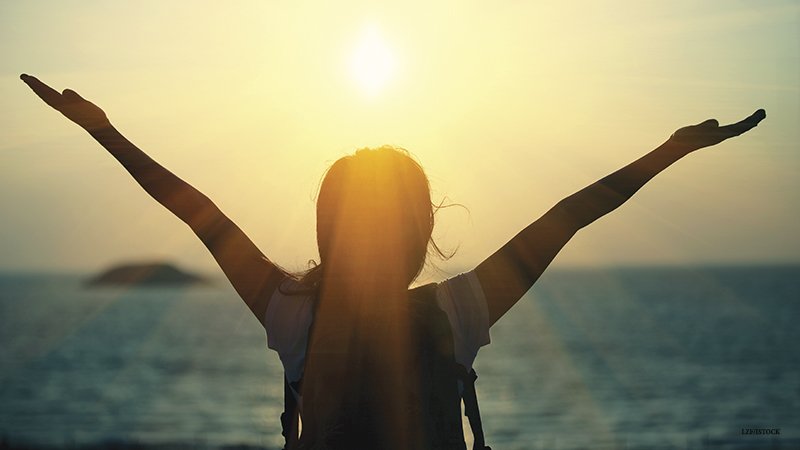 Yoga_Journal's tweet photo. You can reap yoga's benefits with just Sun Salutations, study shows. #yoga #sunsalutations https://t.co/GtXQgogAMT https://t.co/YaXlaUhBNM