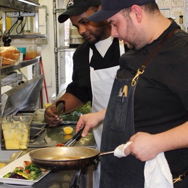LapointesFood's tweet photo. Cooking Scallops😀
#scallops #seafood #chefs #ottawa
@BellsCornersBIA @ottisntboring @thefoodgypsy https://t.co/wGjverbKIQ
