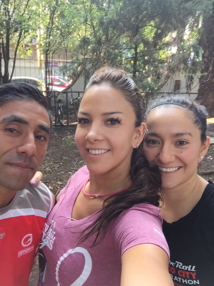 Tatsvaras's tweet photo. Un gustazo haber encontrado @KarenManzano ... Ya en preparación para el @nycmarathon !!! #ConTodo #AimRun https://t.co/wm6NEajTUy