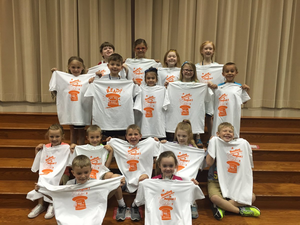MsHillsKClass's tweet photo. 100 book club! Congrats big readers! You ROCK! #soproud https://t.co/ubUy5O1UTt
