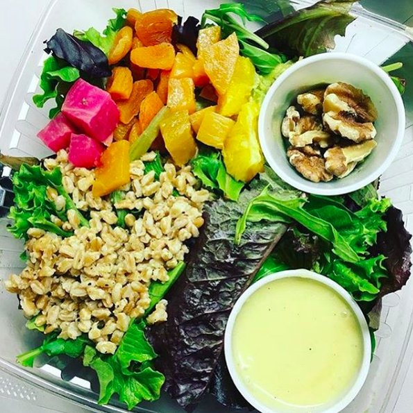 Sprig_Chi's tweet image. In need of a delicious salad delivered to your door? Dinner is available until 10pm.
📸  @VeggieLuvChi