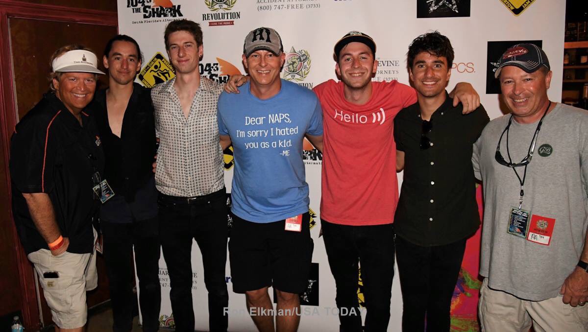 heiloapp's tweet image. Gabe from @FinishTicket sporting a new #Heilo shirt! #alwaysinfashion #voicepowered #socialmedia