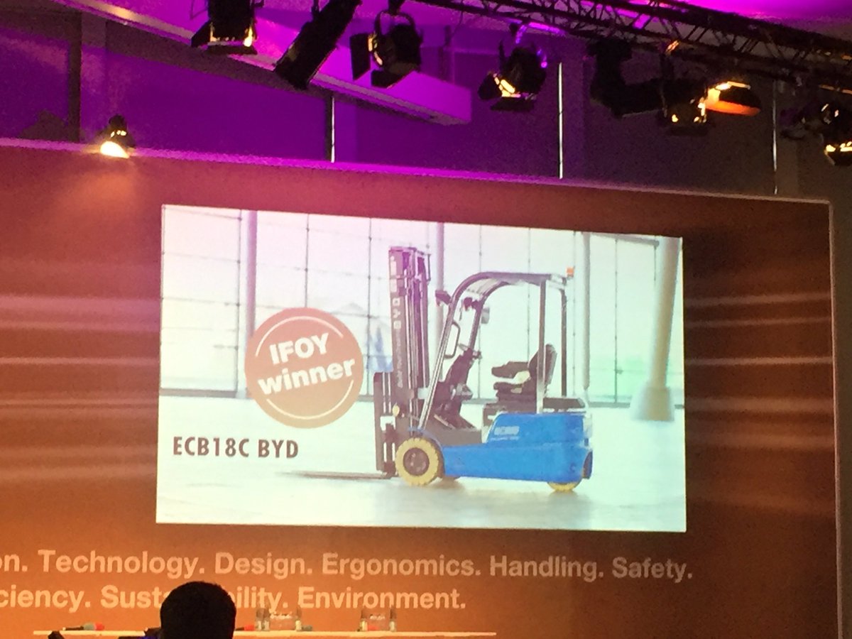 PerkRob's tweet image. Who's the winner? We are! BYD 3-wieler is de winnaar van de 2016 international forklifttruck of the year verkiezing!
