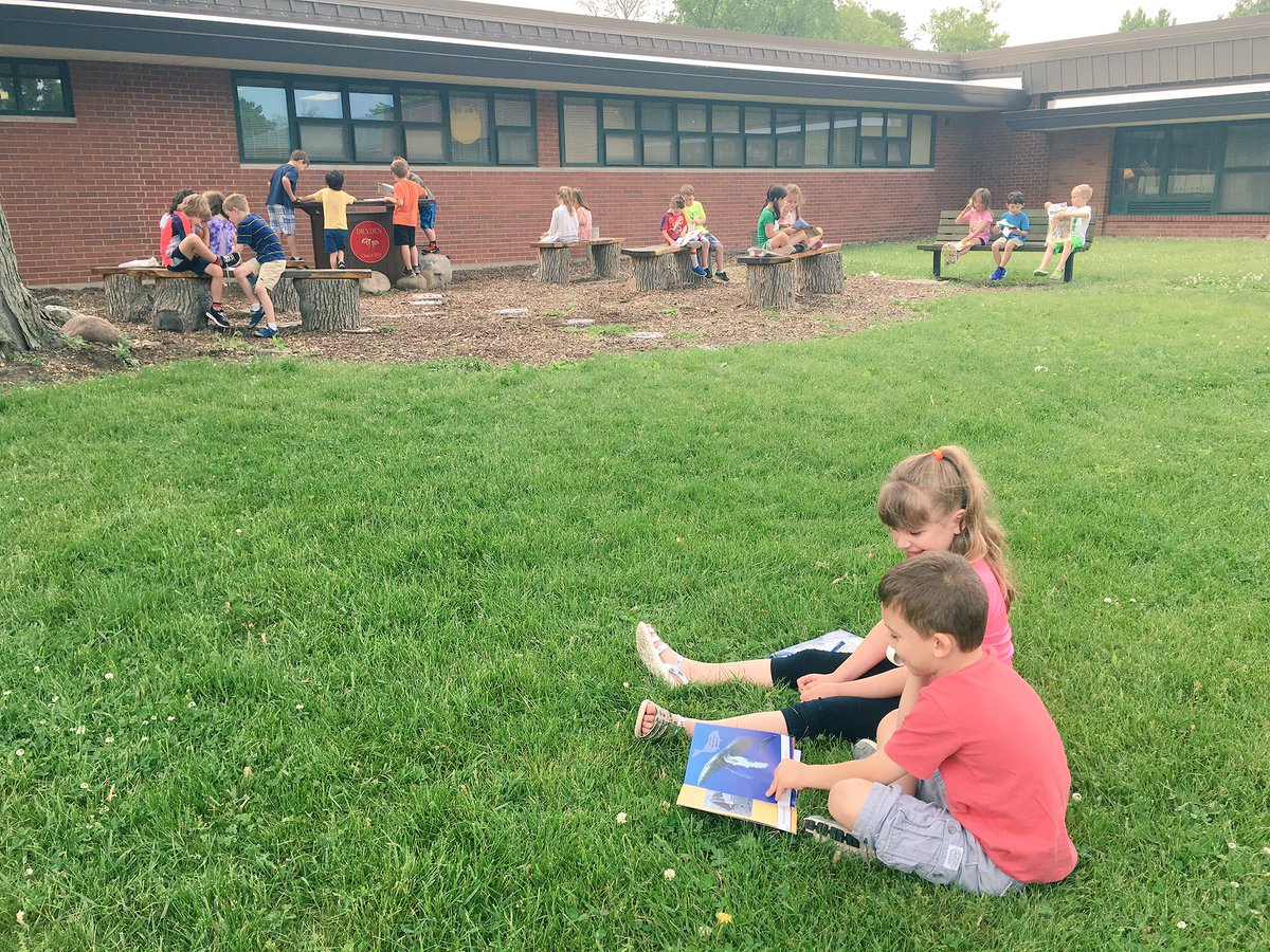 MrsMata1st's tweet image. We love to read! Taking advantage of the beautiful weather earlier today 😊 @DrydenSchool