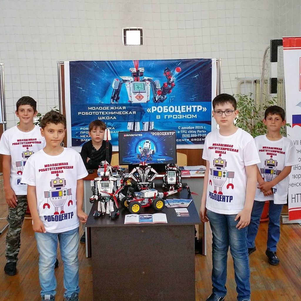 insta_arduino's tweet photo. https://t.co/xuVqCETcJ4 - #instagood #tweegram #photooftheday #iphonesia #robocentr #lego… https://t.co/DECqGLOI11 https://t.co/WDT5XxcZrn