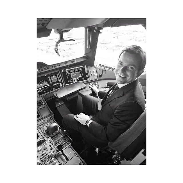 Famest's tweet photo. Flyin' on #airbus #famest on @Famest app #hermes #totallook https://t.co/fVT9p5vN1y