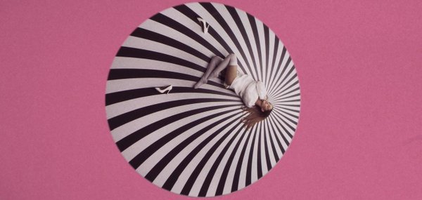 OnlyOsnapitzari's tweet image. Ayer se cumplieron 2 años del estreno del vídeo musical "Problem" ft. Iggy Azalea. #2YearsOfProblemMusicVideo ♡.