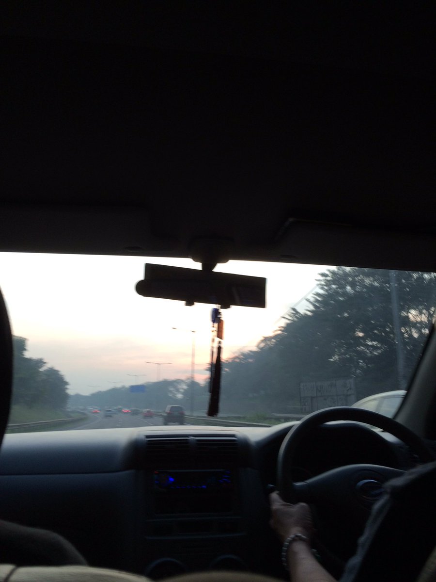 Gua yang bangunin ayam buat berkokok.

Keren abis ga tuh. Pagi morning gaes!